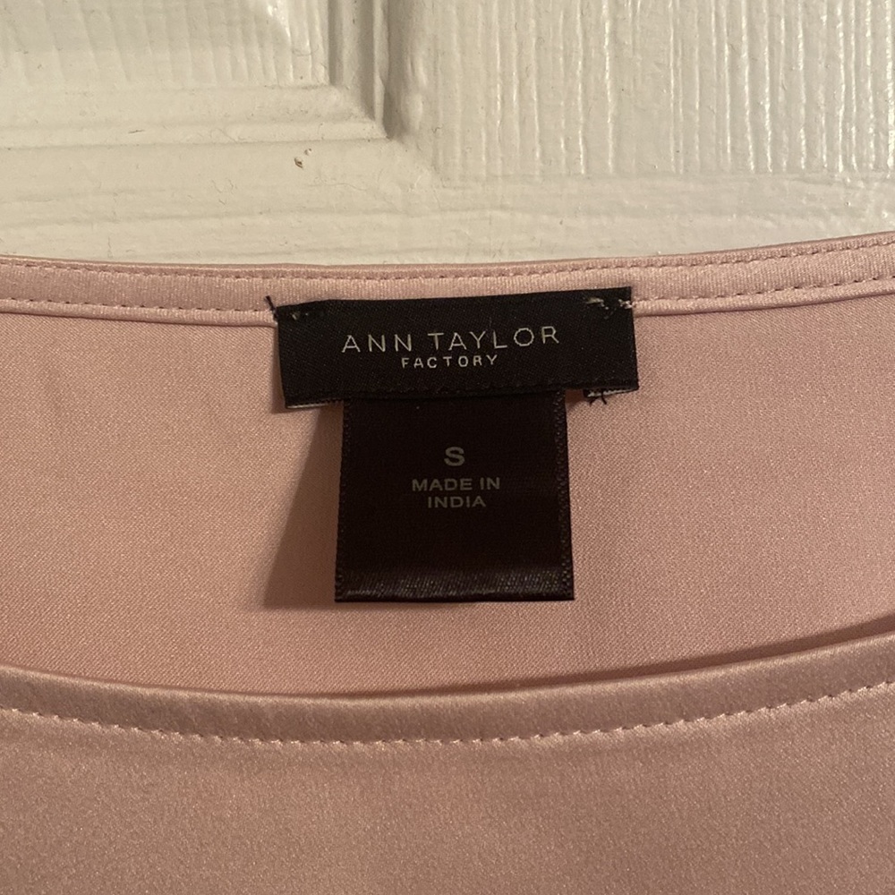 Pink Ann Taylor Factory Top (R) - Picture 4 of 4